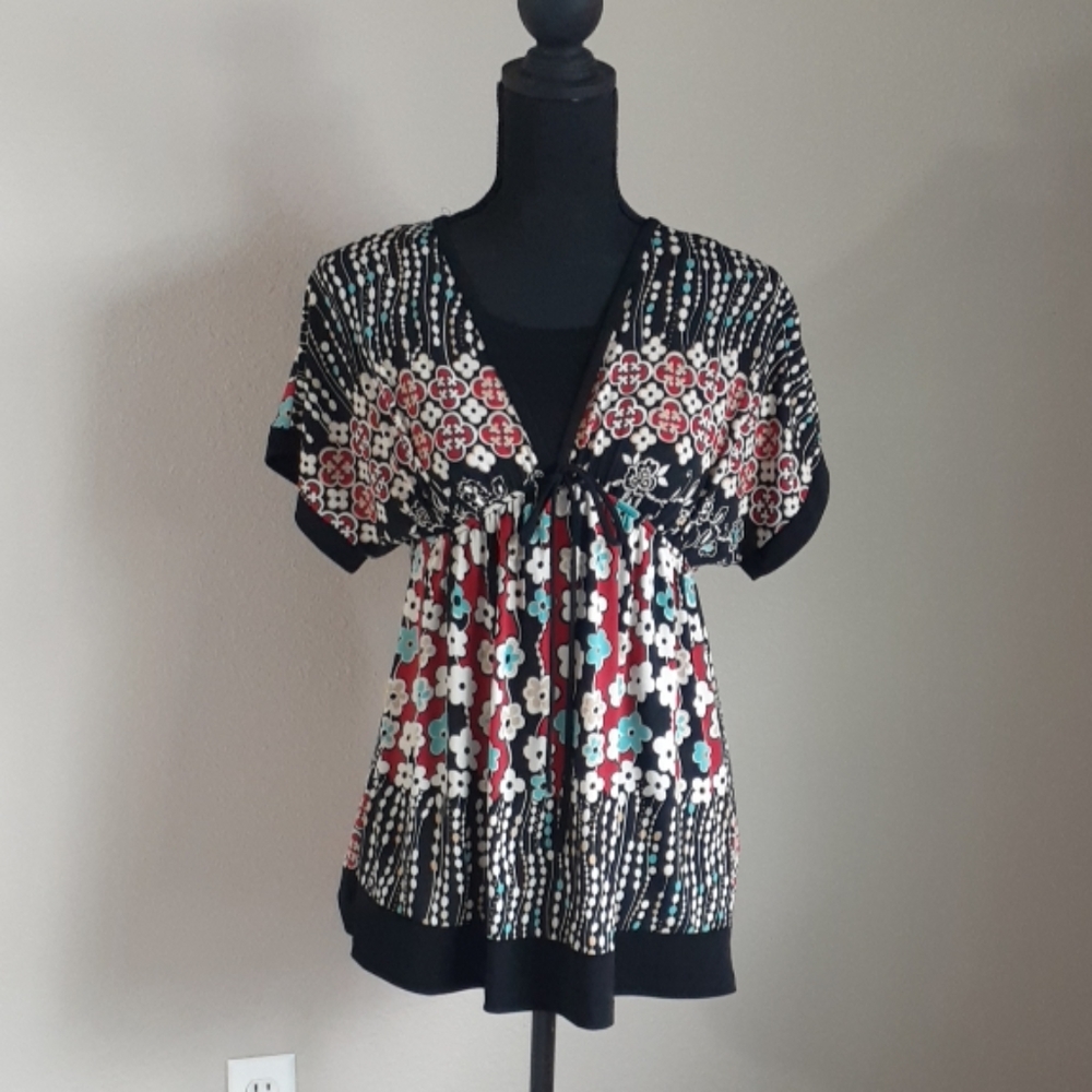 DAY TRIP V-Neck Gathered Ruched Tunic Top